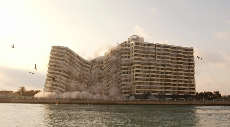 Illustration for article titled The Joy Of Watching Huge Buildings Implode